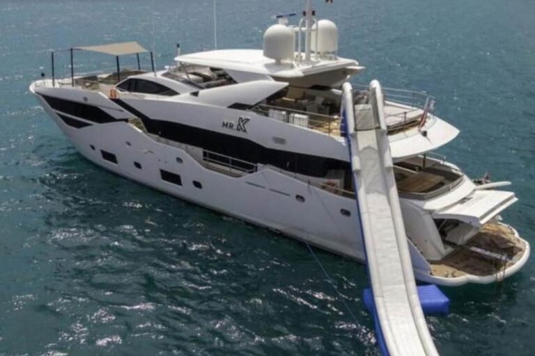 140 ft Ultra Luxury Yacht 20 Guest 12 - Aren Yachting Dubai